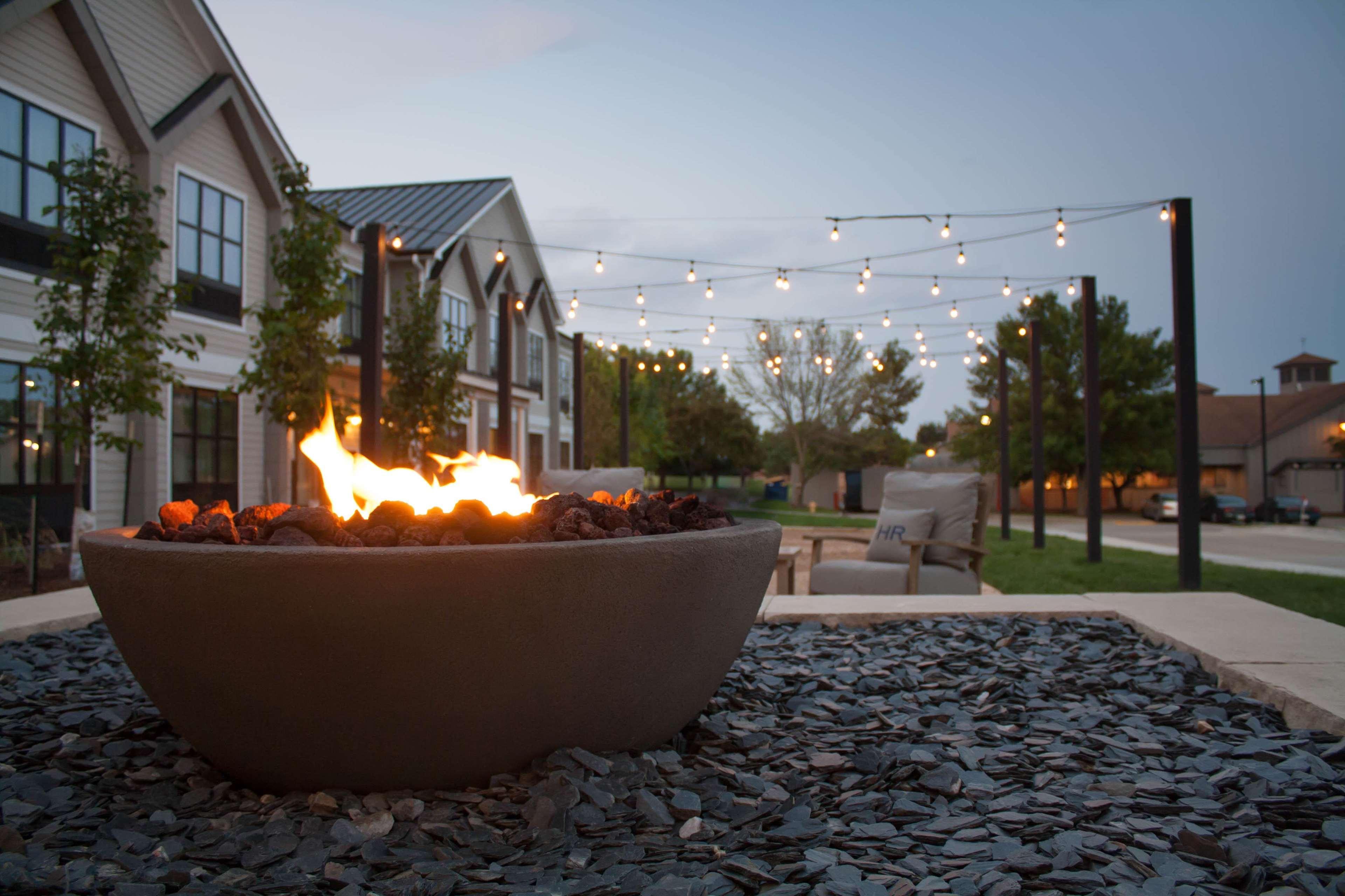 Hotel Renovo Des Moines Urbandale,Tapestry Collection Hilton Exterior foto